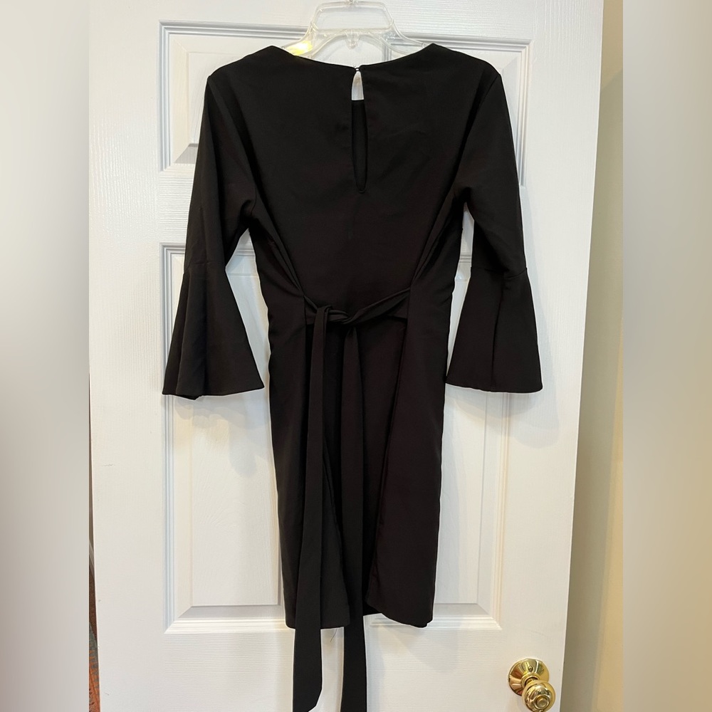 Lulu’s black dress